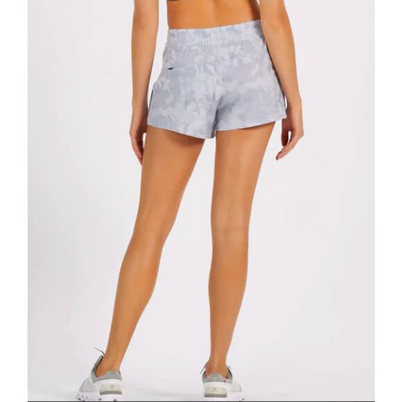 Vuori Dash Light Camo‎ Print Athletic Shorts Gray Size Medium - Picture 2 of 7